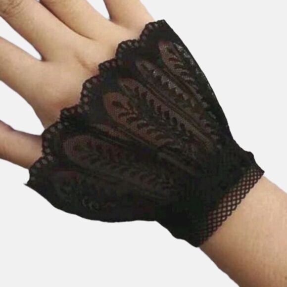 Black Lace Scalloped Edge Cuffs - Picture 1 of 3